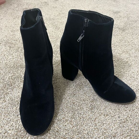 CLUB MONACO Velvet navy blue booties - Picture 8 of 11